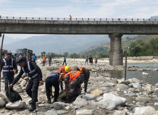 बर्षायाममा पानीबाट हुने विपद् न्यूनीकरणका लागि अछाम जिल्लाको साँफेवगर स्थित बुढीग‌ंगा नदीमा गरिएको  विपद् प्रतिकार्य पूर्व तयारी अभ्यास ।